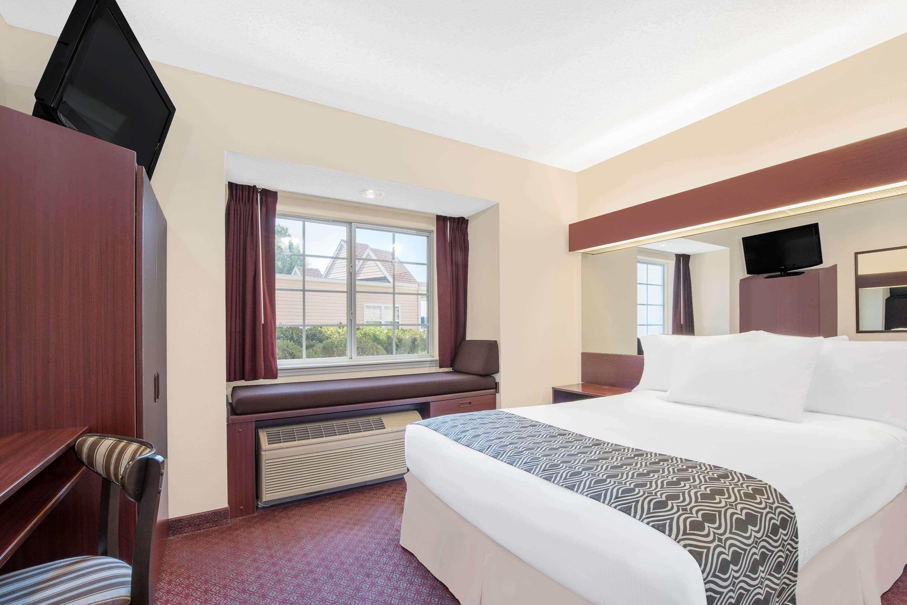 Microtel Inn & Suites By Wyndham Хамбург Екстериор снимка