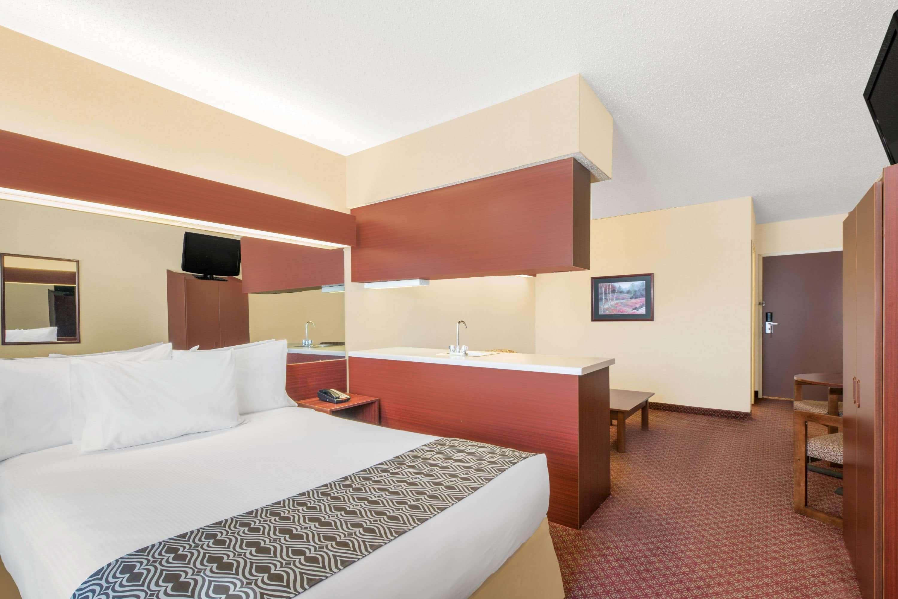 Microtel Inn & Suites By Wyndham Хамбург Екстериор снимка
